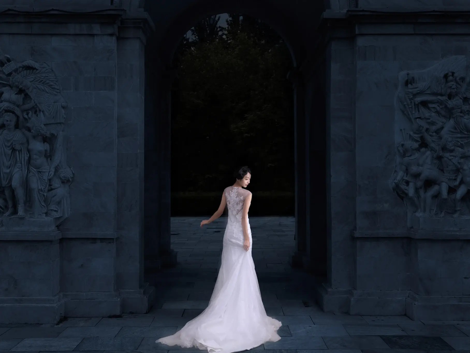 How to Choose the Perfect Wedding Dress Accessories for Your Big Day. Desktop Image